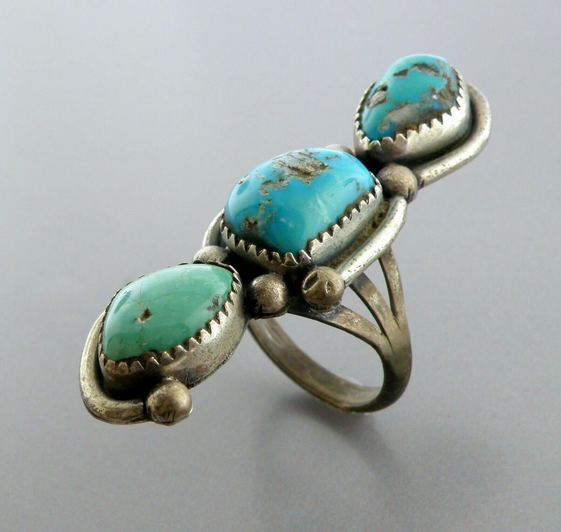 VINTAGE BEAUTIFUL NAVAJO STERLING SILVER TURQUOISE RING (1 of 2)