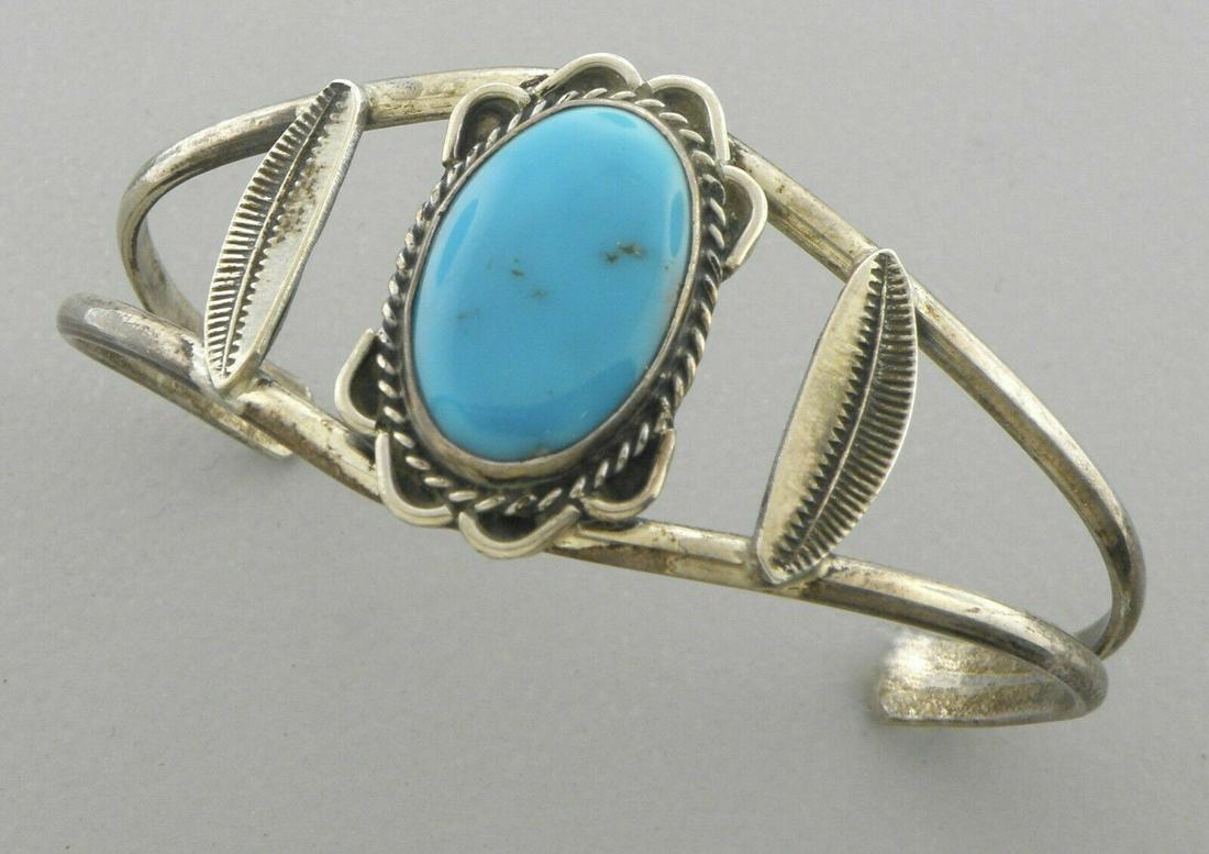 VINTAGE BEAUTIFUL NAVAJO STERLING SILVER TURQUOISE CUFF (1 of 2)
