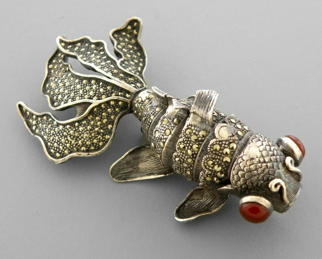 VINTAGE SILVER MARCASITE GARNET KOI FISH BROOCH PENDANT (1 of 2)