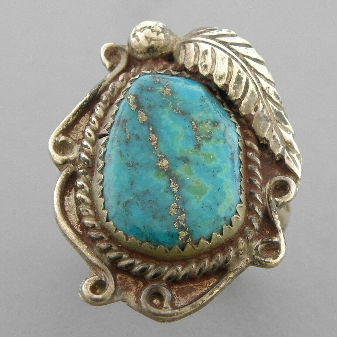 VINTAGE BEAUTIFUL NAVAJO STERLING SILVER TURQUOISE RING (1 of 2)