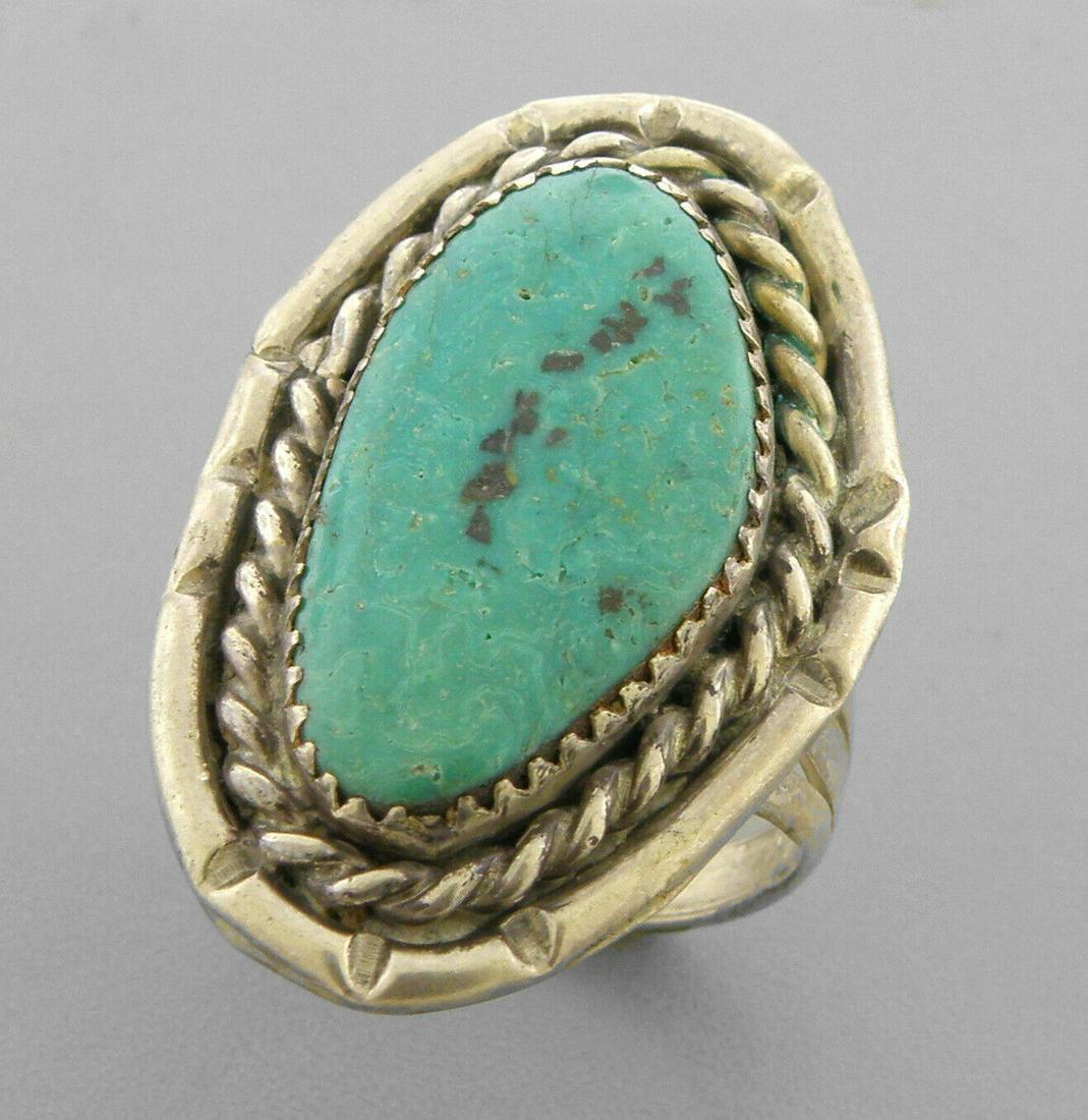 VINTAGE NAVAJO STERLING SILVER LARGE TURQUOISE RING (1 of 2)