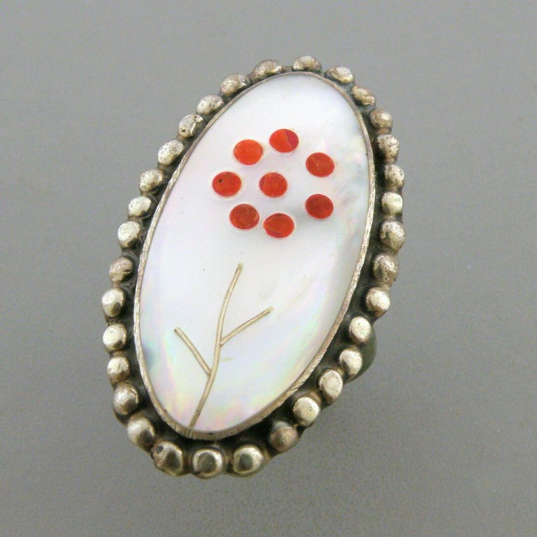 VINTAGE ZUNI STERLING SILVER MOP FLOWR CORAL INLAY RING (1 of 2)