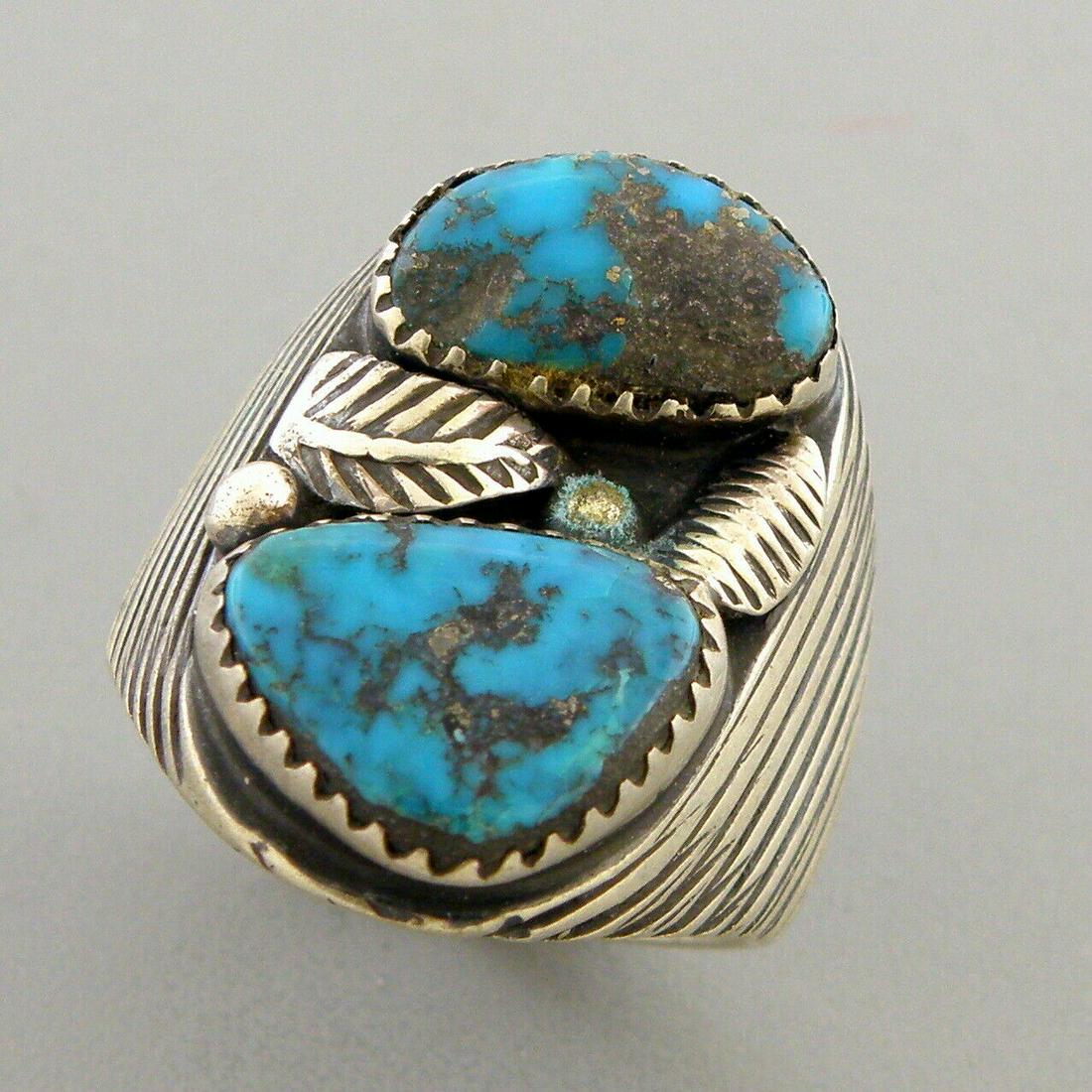 VINTAGE BEAUTIFUL NAVAJO STERLING SILVER TURQUOISE RING (1 of 2)