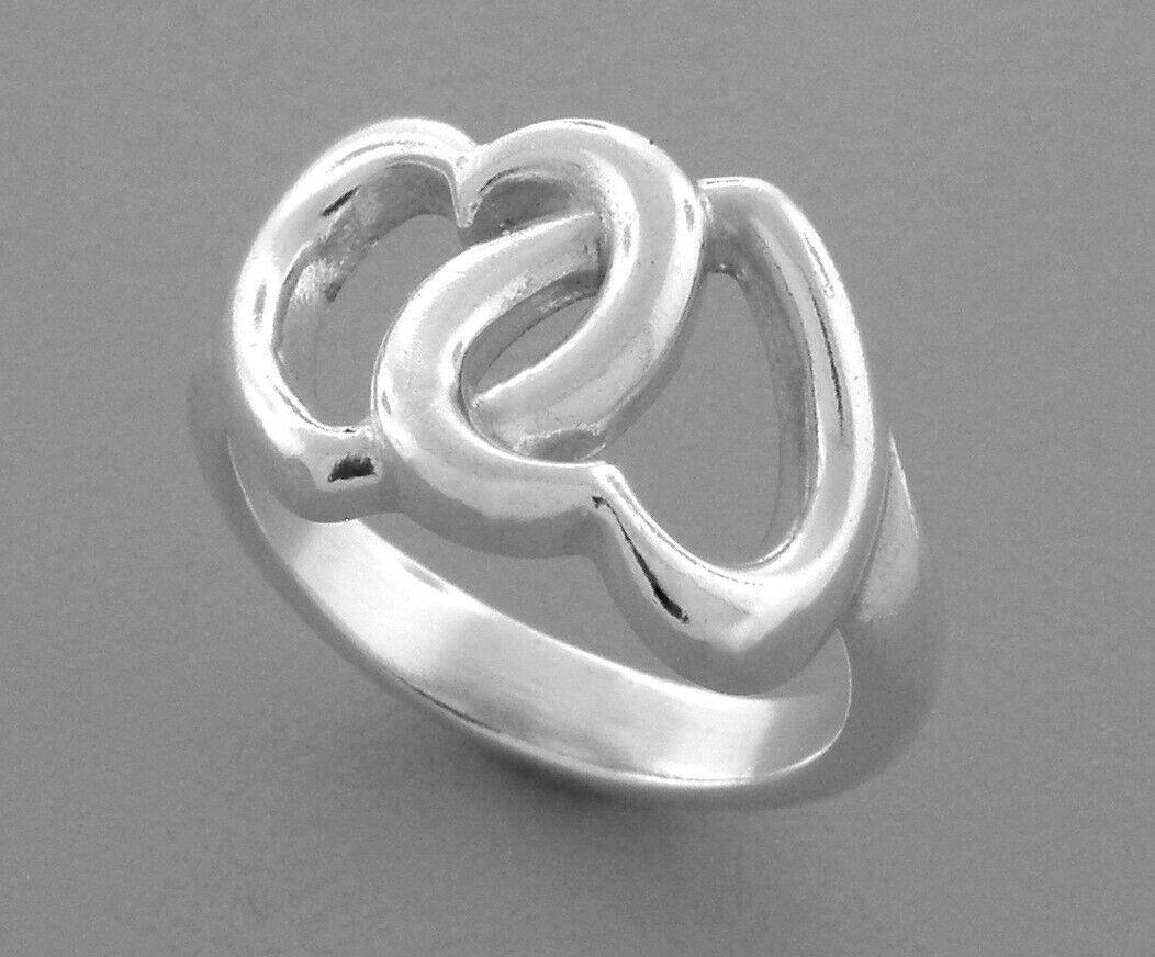 JAMES AVERY STERLING SILVER DOUBLE HEART RING SIZE 6: JAMES AVERY STERLING SILVER RING Size 6 Measures 0.46" wide on top James Avery Sterling silver double heart ring Vintage, Pre-owned, in good condition, please refer to pics Stamped JA 925 Weight: 5.2g