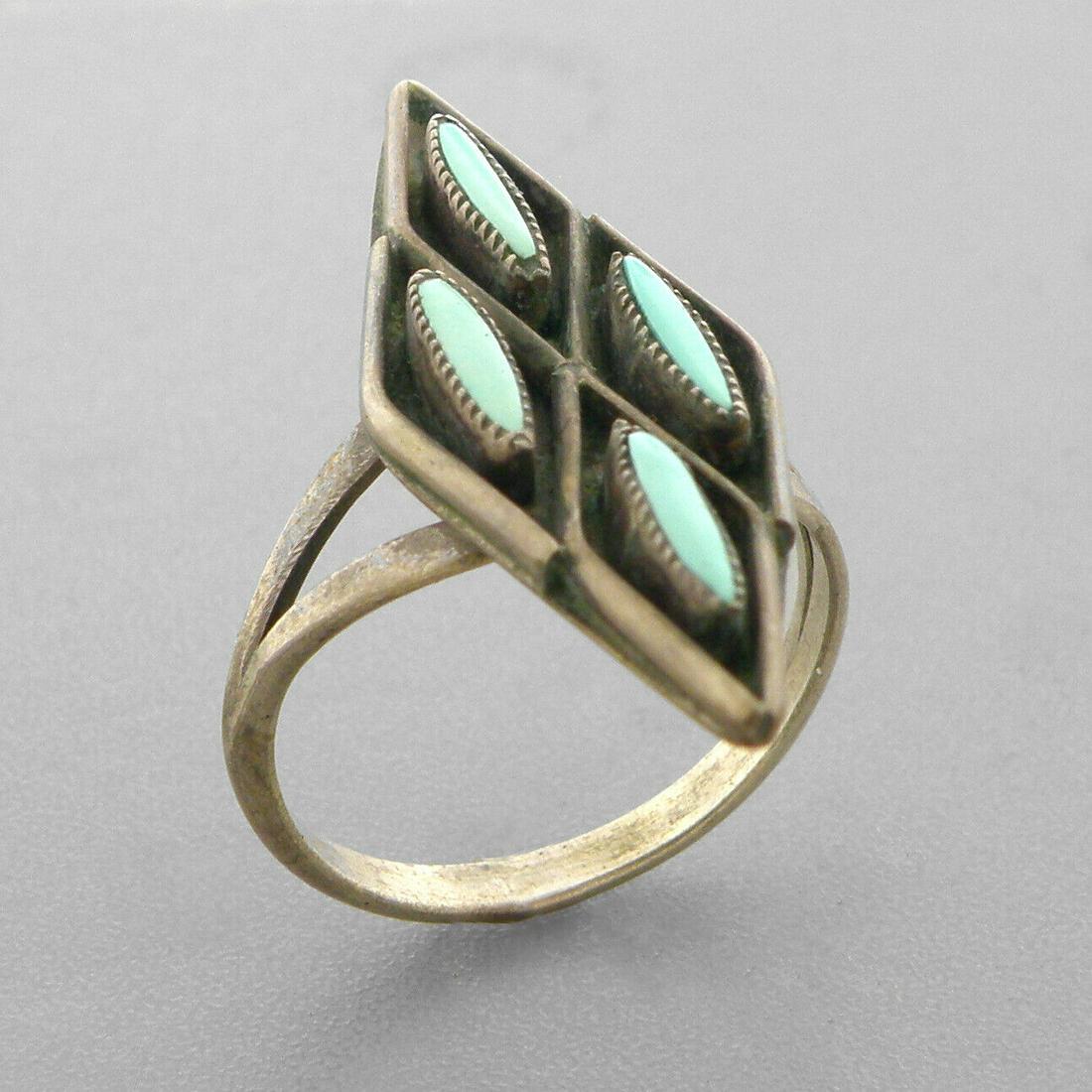 VINTAGE ZUNI PETIT POINT STERLING SILVER TURQUOISE RING (1 of 2)
