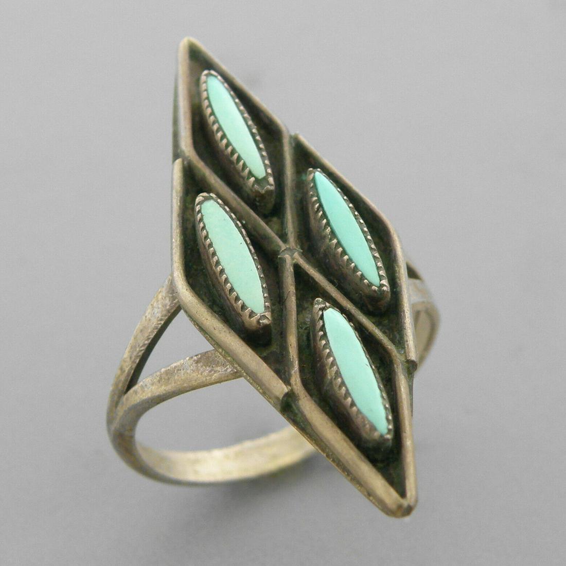 VINTAGE ZUNI PETIT POINT STERLING SILVER TURQUOISE RING (1 of 2)