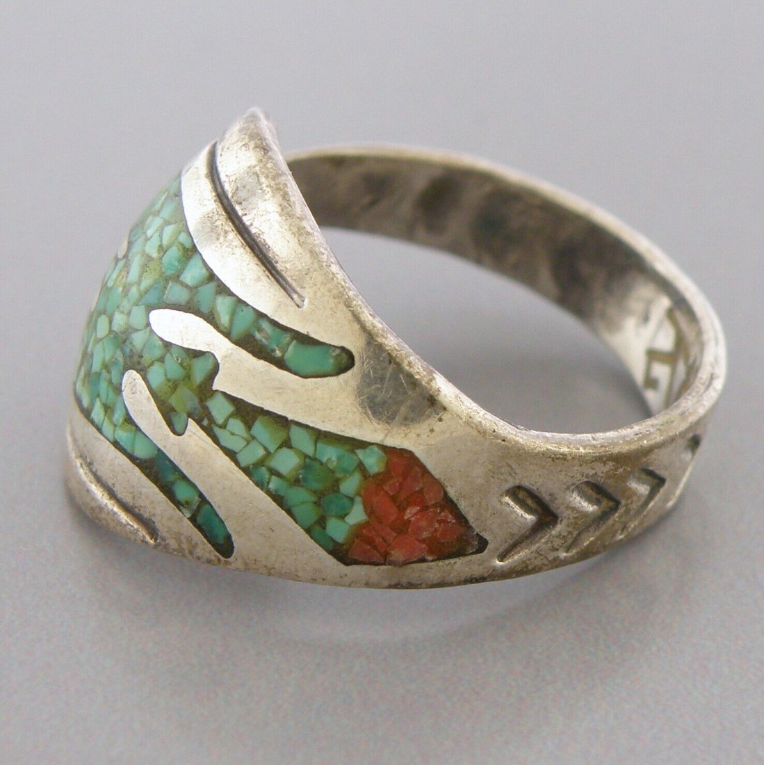 VINTAGE NAVAJO STERLING SILVER CORAL & TURQUOISE INLAY RING (1 of 2)