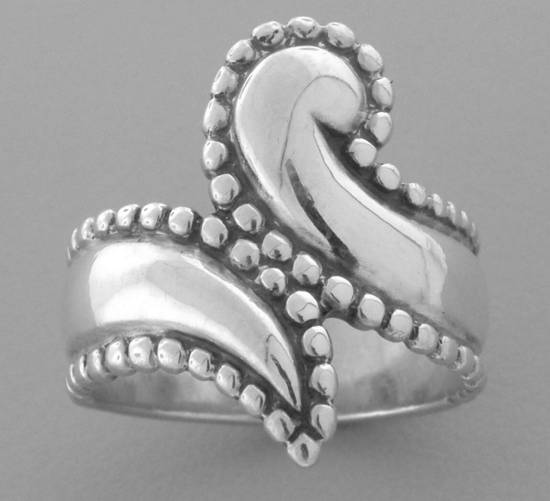 JAMES AVERY STERLING SILVER BEADED BYPASS RING SIZE 7.5: JAMES AVERY STERLING SILVER RING Size 7.5 Measures 0.86" wide in front James Avery Sterling silver beaded bypass ring Vintage, Pre-owned, in good condition, please refer to pics Stamped JA 925 Weight:
