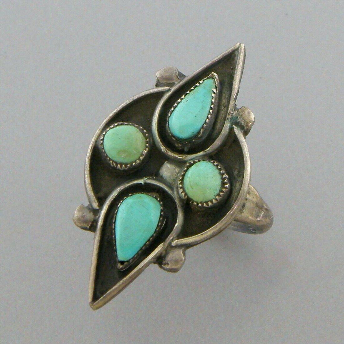 VINTAGE BEAUTIFUL NAVAJO STERLING SILVER TURQUOISE RING (1 of 2)