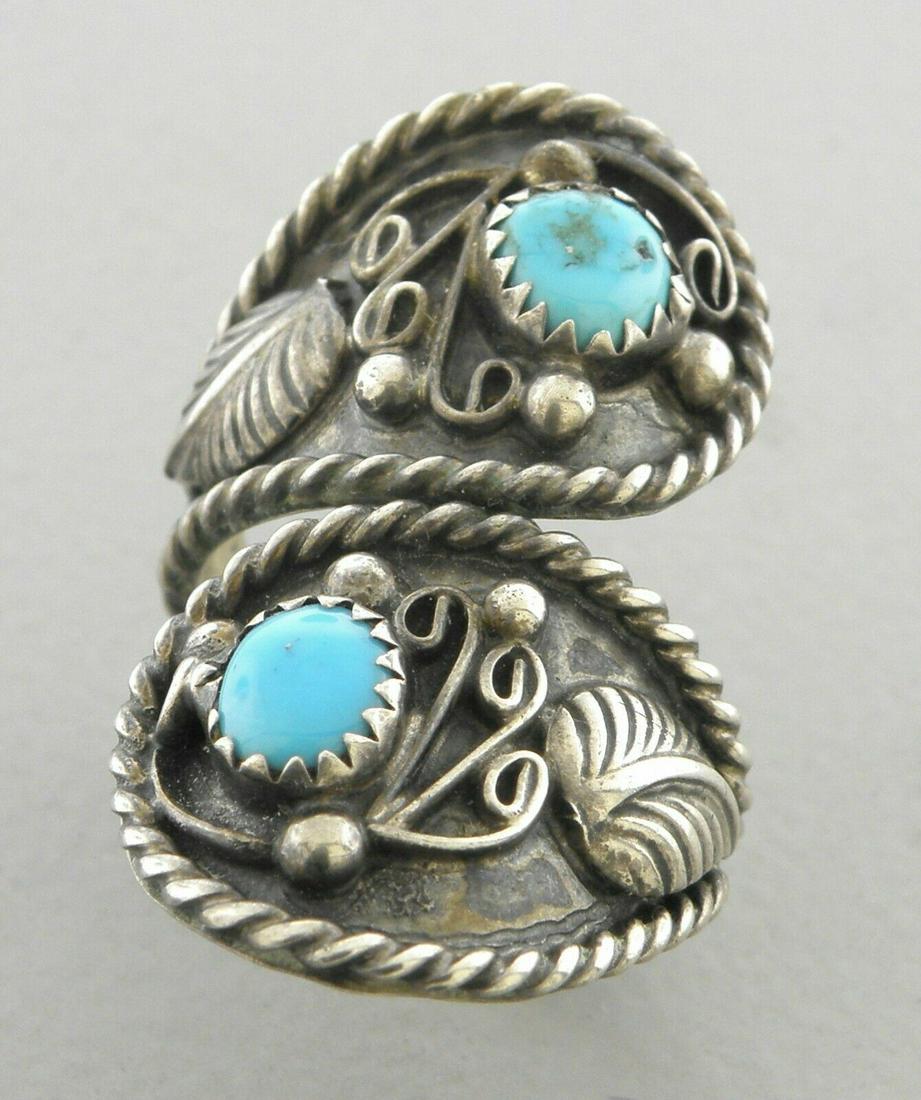 VINTAGE NAVAJO STERLING SILVER TURQUOISE CROSSOVER RING (1 of 2)