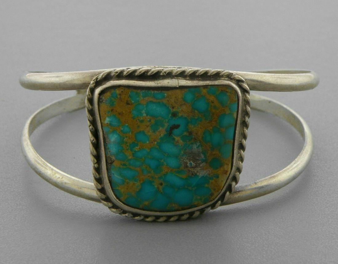 VINTAGE BEAUTIFUL NAVAJO STERLING SILVER SPIDERWEB CUFF (1 of 2)