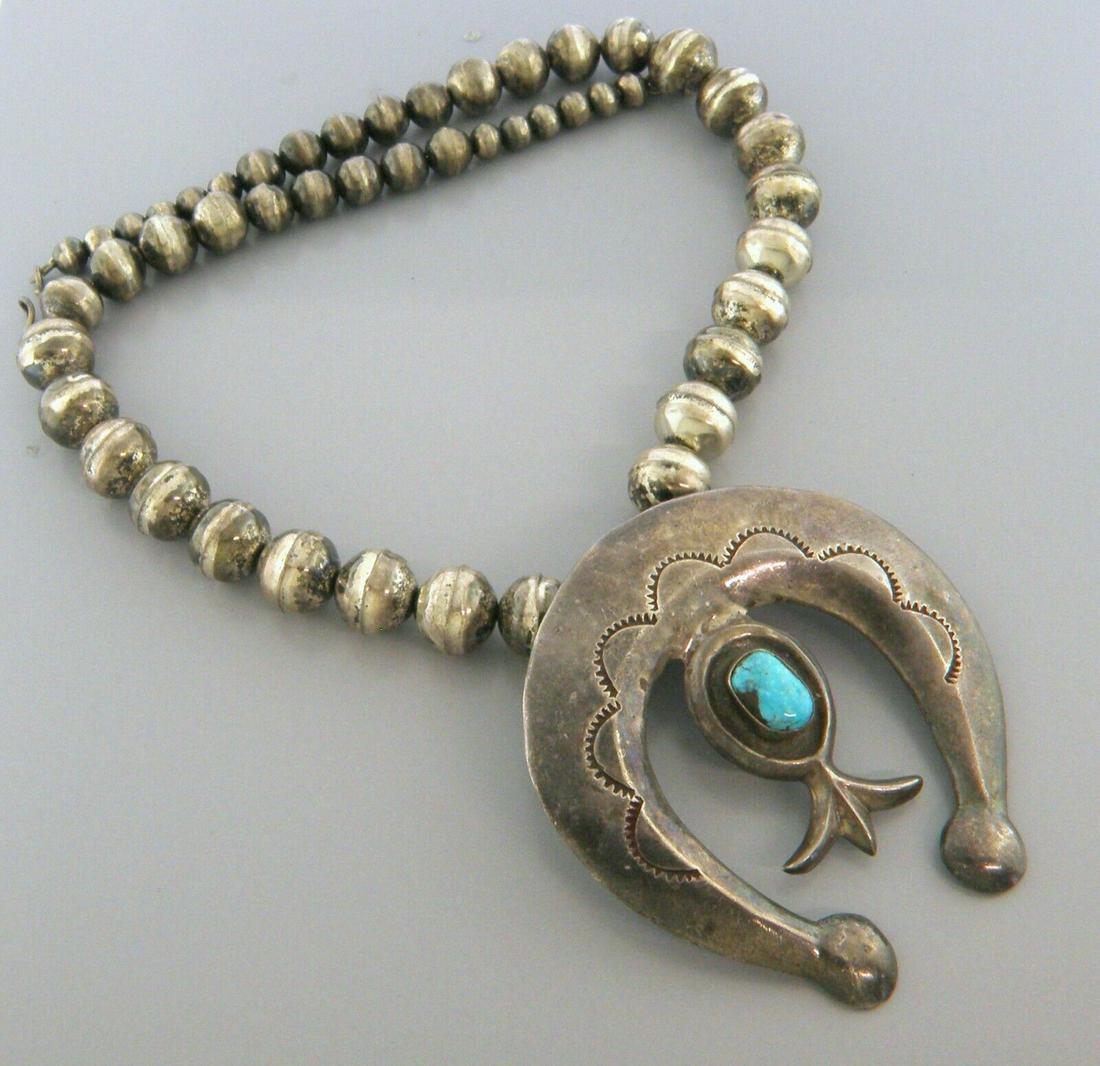 VINTAGE BEAUTIFUL NAVAJO STERLING SILVER NUGGET TURQUOISE HORSESHOE NECKLACE (1 of 2)