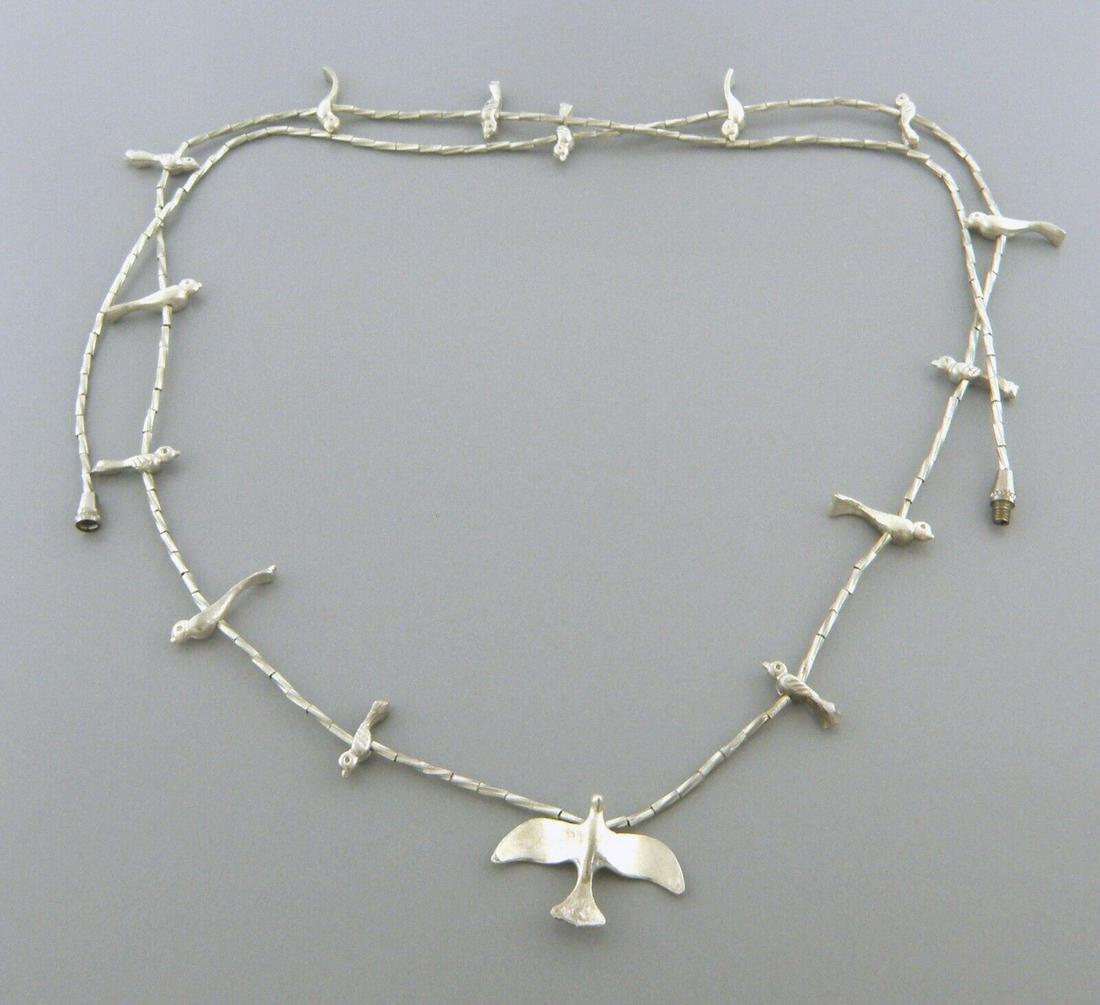 VINTAGE BEAUTIFUL NAVAJO STERLING SILVER BIRD FETISH NECKLACE (1 of 2)