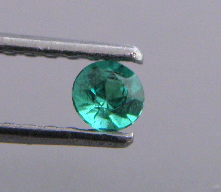 3.4mm ROUND CUT NATURAL COLOMBIAN EMERALD: Sale is for 1 round cut natural Emerald Emeralds measures 3.4mm in diameter If you want matching pair please let me know. New, never used before