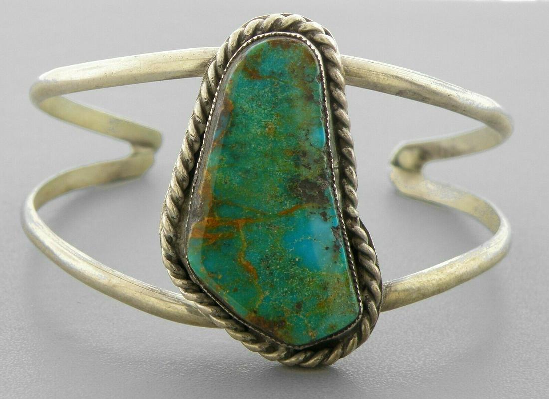 VINTAGE BEAUTIFUL NAVAJO STERLING SILVER TURQUOISE CUFF (1 of 2)