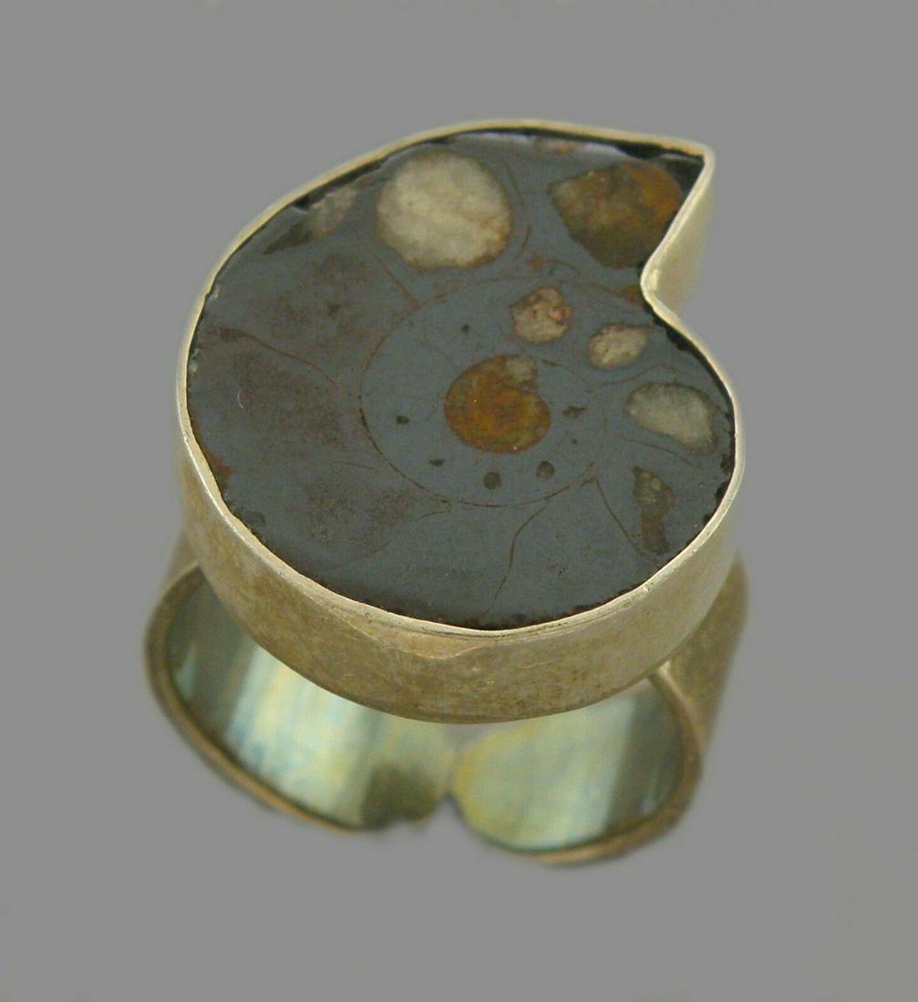 VINTAGE STERLING SILVER LARGE AMMONITE FOSSIL RING (1 of 2)