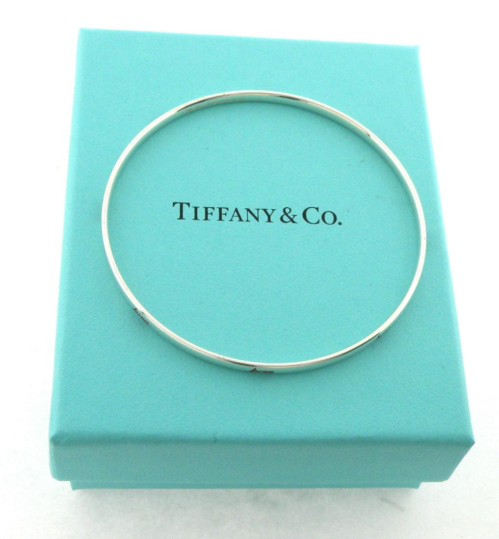 TIFFANY & Co. STERLING SILVER RED ENAMEL KISS BANGLE (1 of 2)