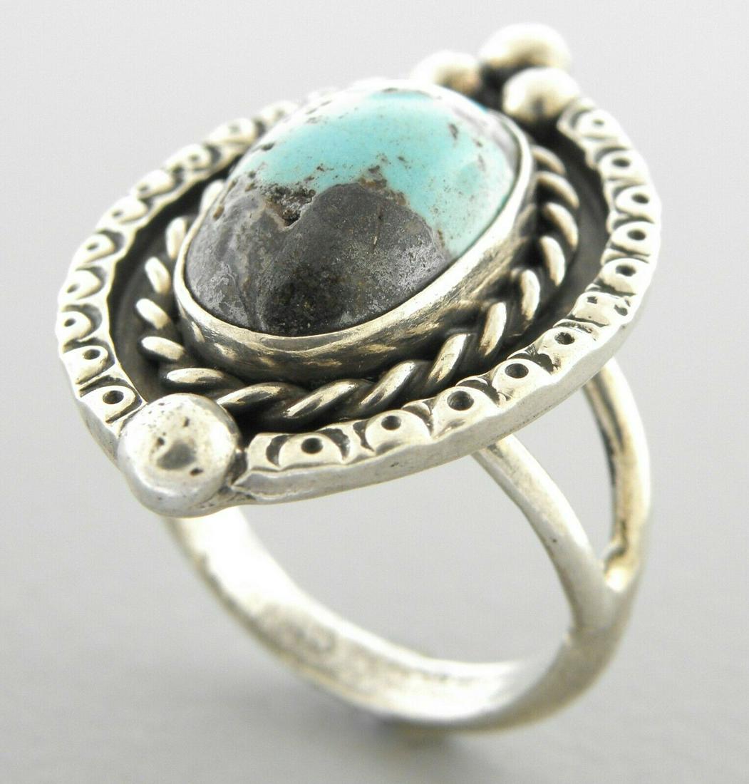VINTAGE BEAUTIFUL STERLING SILVER TURQUOISE RING (1 of 2)