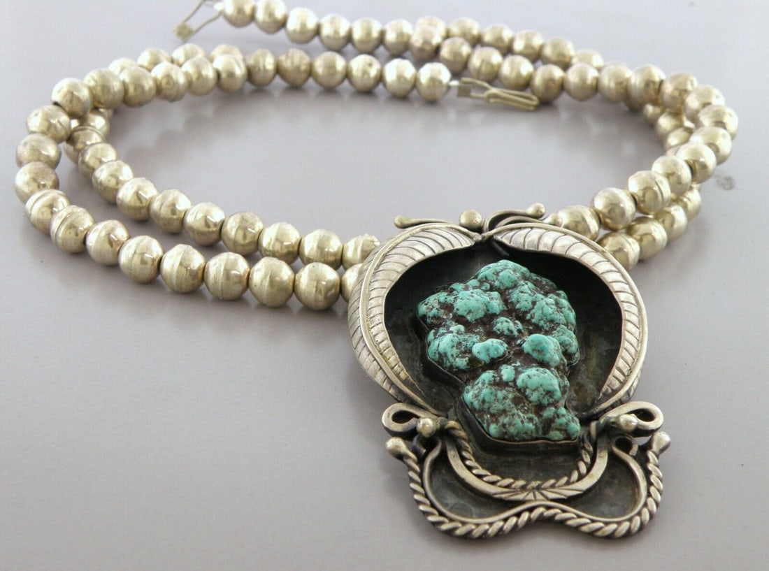 VINTAGE BEAUTIFUL NAVAJO STERLING SILVER KINGMAN NUGGET TURQUOISE NECKLACE (1 of 2)