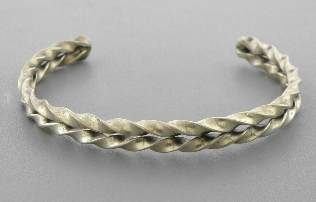 VINTAGE BEAUTIFUL NAVAJO STERLING SILVER TWIST CUFF (1 of 2)
