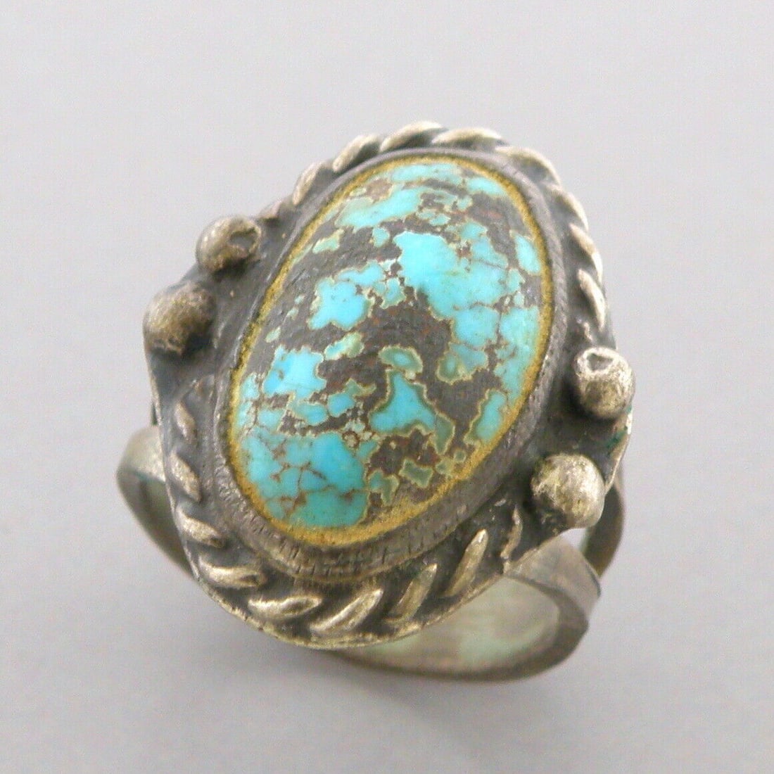 VINTAGE BEAUTIFUL EARLY NAVAJO STERLING SILVER TURQUOISE RING (1 of 2)