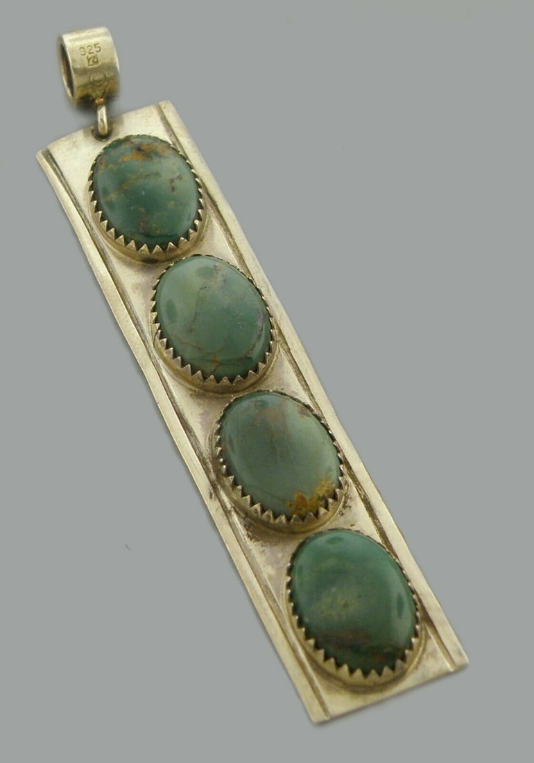 VINTAGE BEAUTIFUL STERLING SILVER TURQUOISE PENDANT (1 of 2)