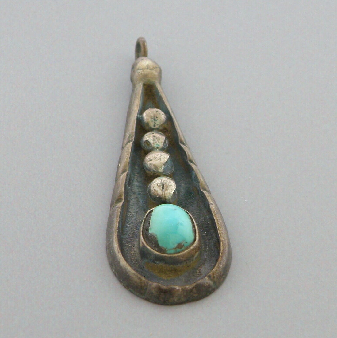 VINTAGE NAVAJO STERLING SILVER TURQUOISE PEAR SHAPE PENDANT (1 of 2)
