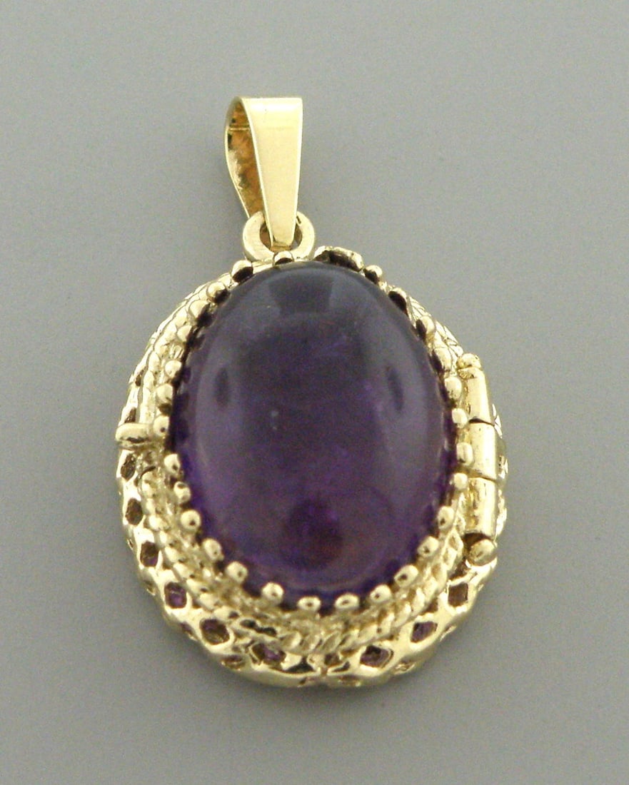 VINTAGE 14K YELLOW GOLD AMETHYST CABOCHON LOCKET (1 of 2)