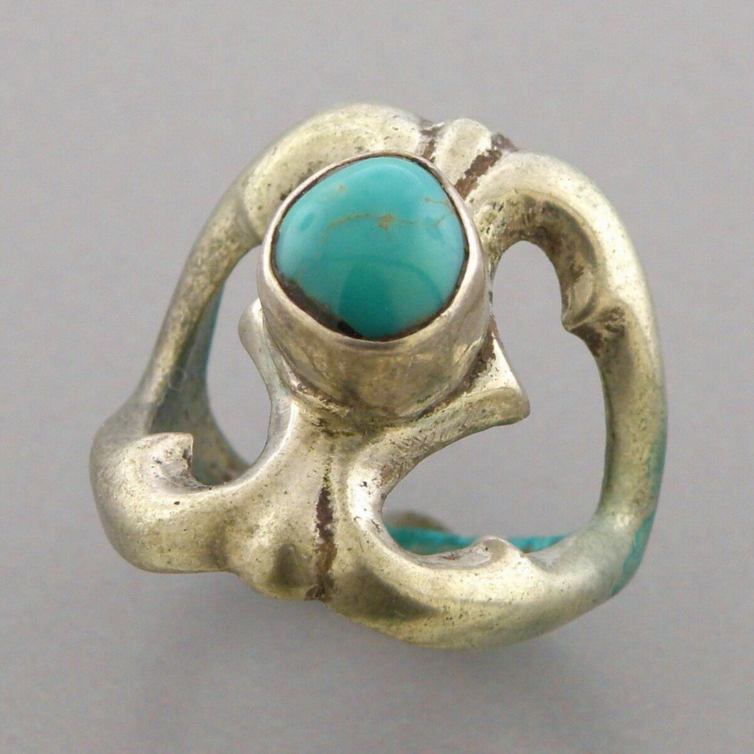 VINTAGE SOUTHWESTERN STERLING SILVER TURQUOISE RING SIZE 7 (1 of 2)