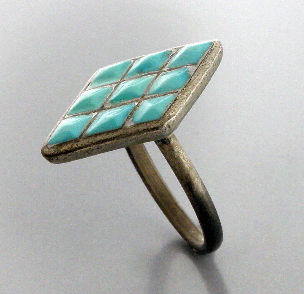 VINTAGE ZUNI DIAMOND SHAPE STERLING SILVER TURQUOISE RING (1 of 2)