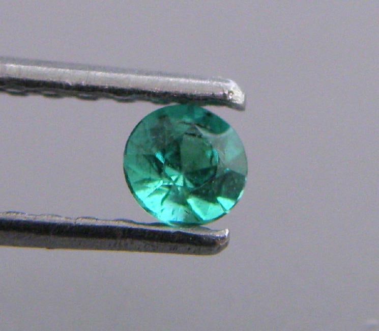 3.4mm ROUND CUT NATURAL COLOMBIAN EMERALD: Sale is for 1 round cut natural EmeraldEmeralds measures 3.4mm in diameterIf you want matching pair please let me know.New, never used before