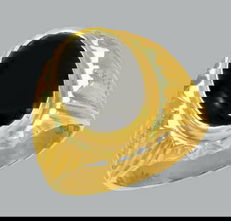 NEW 14K YELLOW GOLD MEN'S RING ONYX LARGE: NEW 14K YELLOW GOLD MEN'S RING New 14K Yellow solid gold ring Ring size 10 Measures 17mm wide on top Onyx Polished Finish Apx Weight: 7.2g