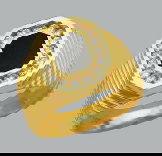 NEW 14K YELLOW GOLD MENS CZ RING ONYX LARGE: NEW 14K YELLOW GOLD MENS RING New 14K Yellow solid gold ring Ring size 10 Measures 15mm wide on top Cubic Zirconia Onyx Polished Finish Apx Weight: 10.5g