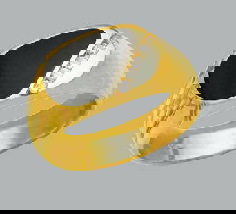 NEW 14K YELLOW GOLD MENS CZ RING ONYX LARGE: NEW 14K YELLOW GOLD MENS RING New 14K Yellow solid gold ring Ring size 10 Measures 10mm wide on top Cubic Zirconia Onyx Polished Finish Apx Weight: 7.7g