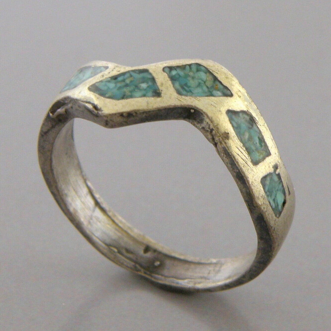 VINTAGE NAVAJO STERLING SILVER TURQUOISE INLAY STACK BAND RING SIZE 4.25: VINTAGE TURQUOISE STERLING SILVER RING Vintage Navajo Turquoise inlay sterling silver band ring Size 4.25 Ring Measures 7.8mm Wide Vintage, Pre-owned, in good condition for its age, please refer to pi