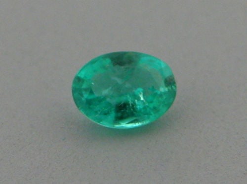 4x3mm OVAL CUT LOOSE NATURAL GREEN COLOMBIAN EMERALD: Sale is for 1 oval cut natural Colombian Emerald Emerald measures 4mm x 3mm If you want matching pair please let me know. New, never used before