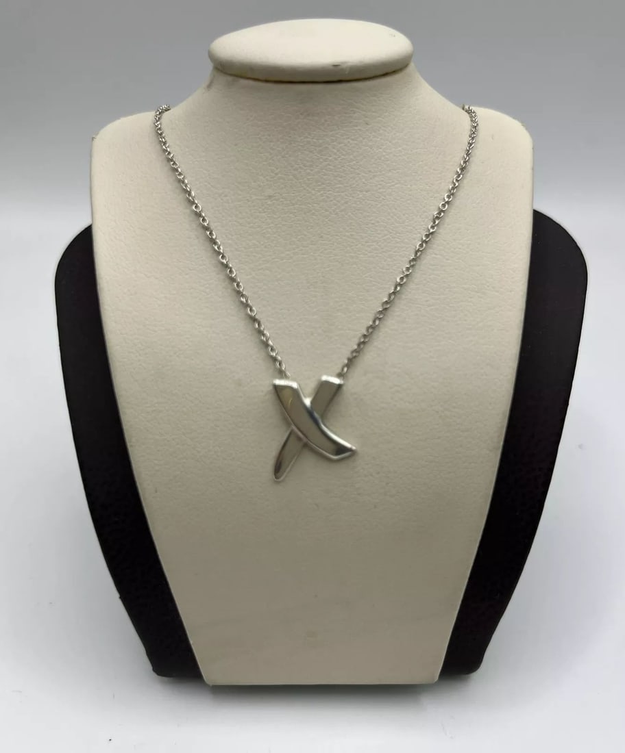 TIFFANY & CO. NECKLACE VINTAGE PALOMA PICASSO X PENDANT IN STERLING SILVER: TIFFANY & CO. NECKLACE VINTAGE PALOMA PICASSO X PENDANT IN STERLING SILVER Tiffany & Co. Necklace Vintage Paloma Picasso X Pendant in Sterling Silver16"approximate weight is 2.1 g