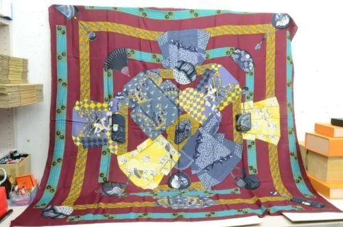 AUTHENTIC HERMES SCARF CASHMERE KIMONOS ET INROS FAIVRE SHAWL SILK 140CM CARRE (1 of 2)