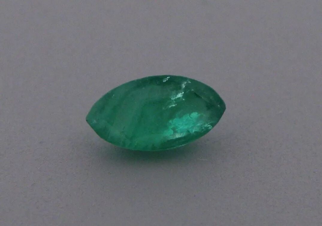 0.44ct NATURAL COLOMBIAN GREEN EMERALD MARQUISE CUT 6.3x3.3mm: 0.44ct NATURAL COLOMBIAN GREEN EMERALD MARQUISE CUT 6.3x3.3mm LOOSE NATURAL COLOMBIAN EMERALD Sale is for 1 natural green Emerald 0.44ct Measures 6.3x3.3mm Marquise Shape Please refer to pics for clar