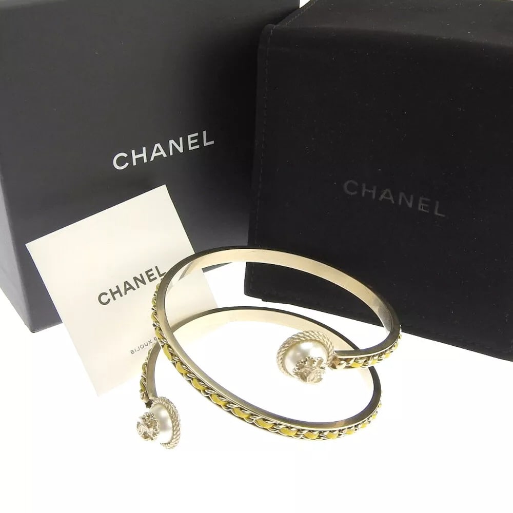 CHANEL BRACELET BANGLE CC FAKE PEARL YELLOW COCO B18C GOLD GP #S AUTHENTIC: CHANEL Bracelet Bangle CC Fake Pearl Yellow COCO B18C Gold GP #S authentic [Size]#S /Wrist 8.66"(22cm) /W 0.2"(0.5cm)