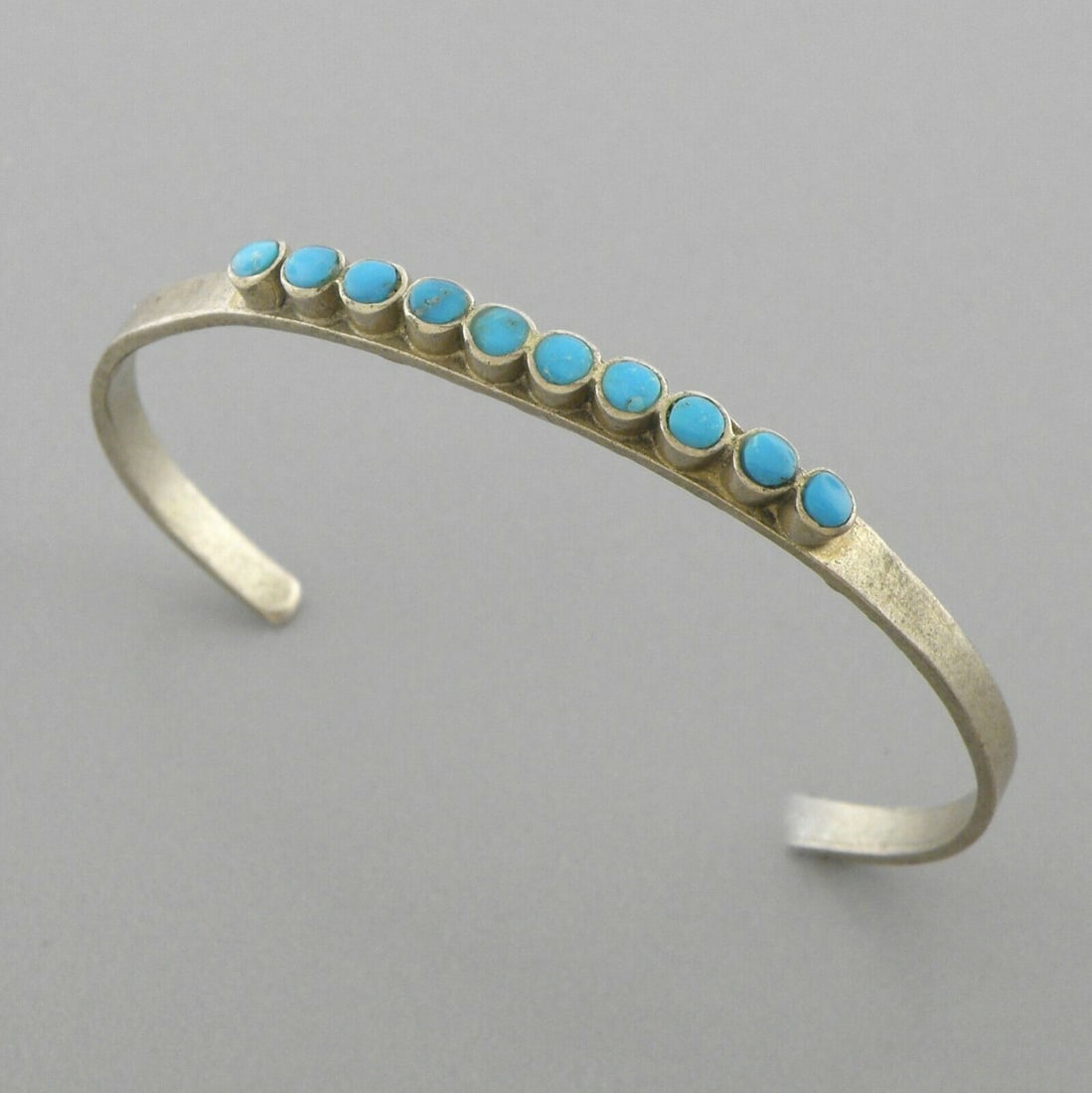 VINTAGE BEAUTIFUL NAVAJO STERLING SILVER TURQUOISE CUFF (1 of 2)