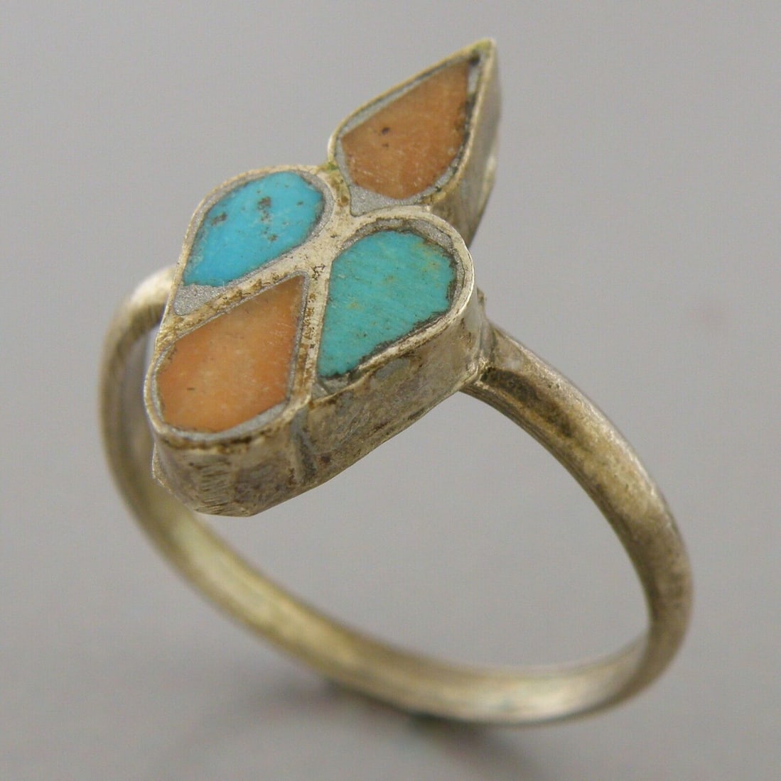 VINTAGE NAVAJO STERLING SILVER CORAL & TURQUOISE INLAY RING SIZE 7 (1 of 2)