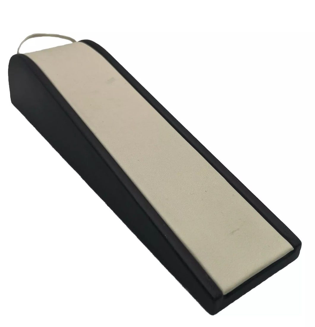 LEATHERETTE SINGLE BRACELET DISPLAY RAMP (1 of 2)