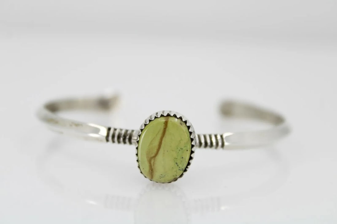 RB RICHARD BEGAY STERLING NATIVE AMERICAN LIGHT GREEN TURQUOISE STONE BRACELET (1 of 2)