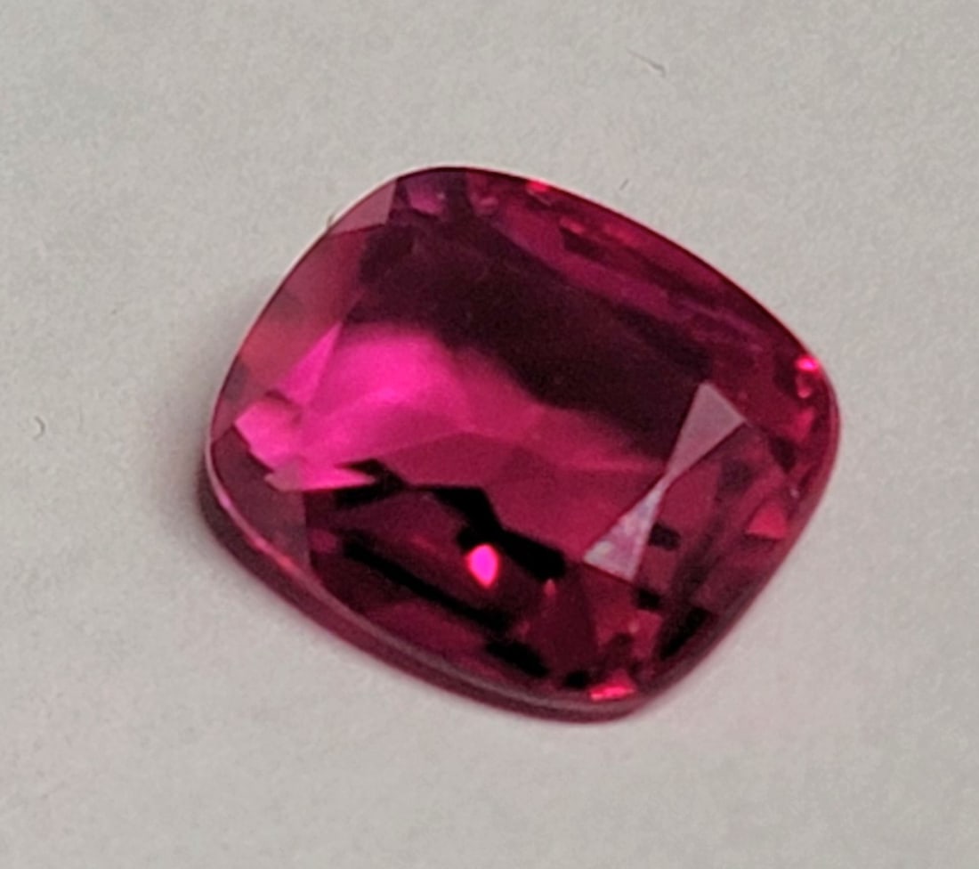 5.80ct EMERALD CUT BEAUTIFUL RED STONE (1 of 2)