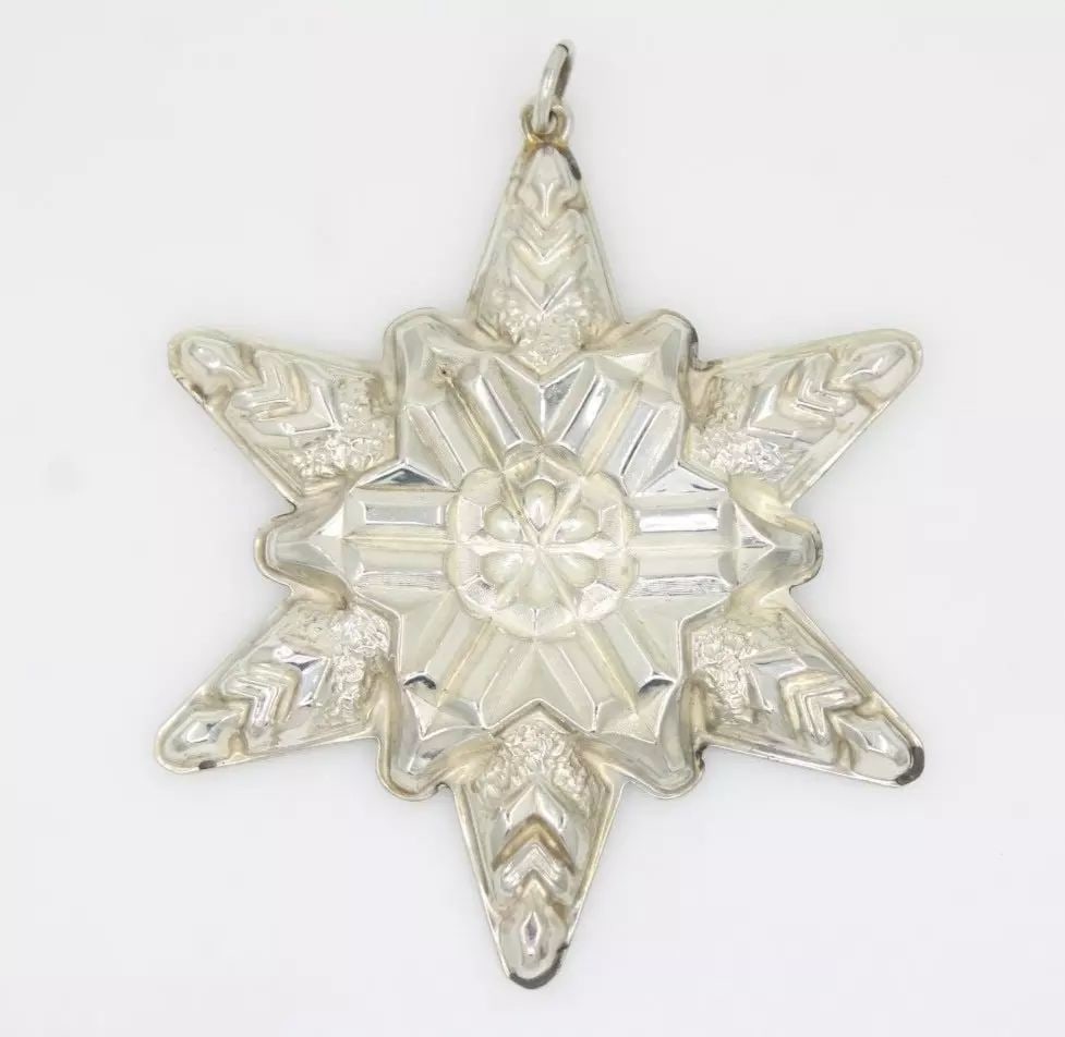 GORHAM 1970 SNOWFLAKE CHRISTMAS ORNAMENT STERLING SILVER 18.8 GRAMS (1 of 2)