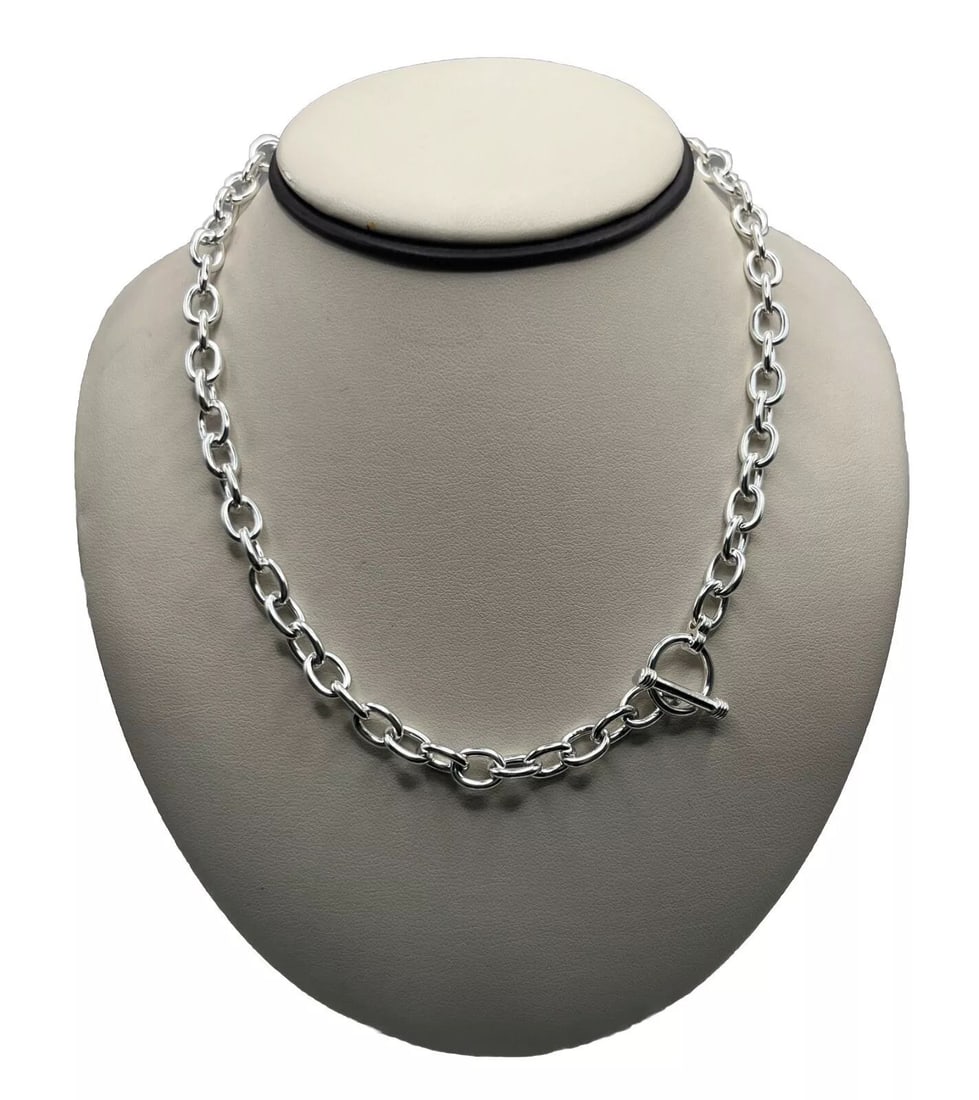 16" OVAL LINK NECKLACE WITH TOGGLE LOCK: This beautiful 16" sterling silver oval link necklace is the perfect addition to any jewelry collection. With its classic style and toggle lock closure, it is both elegant and functional. The necklace