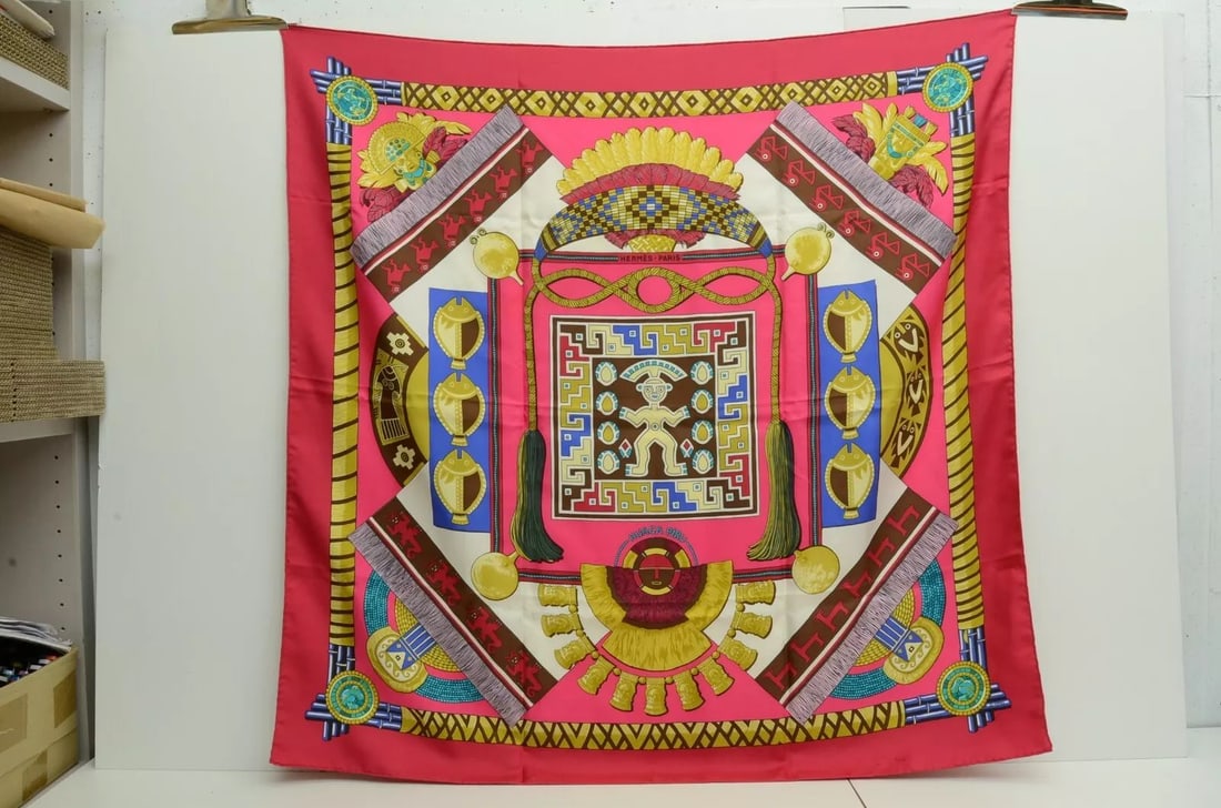 AUTHENTIC HERMES 100% SILK SCARF HUACA PIRU PINK KOECHLIN VINTAGE 90CM CARRE (1 of 2)