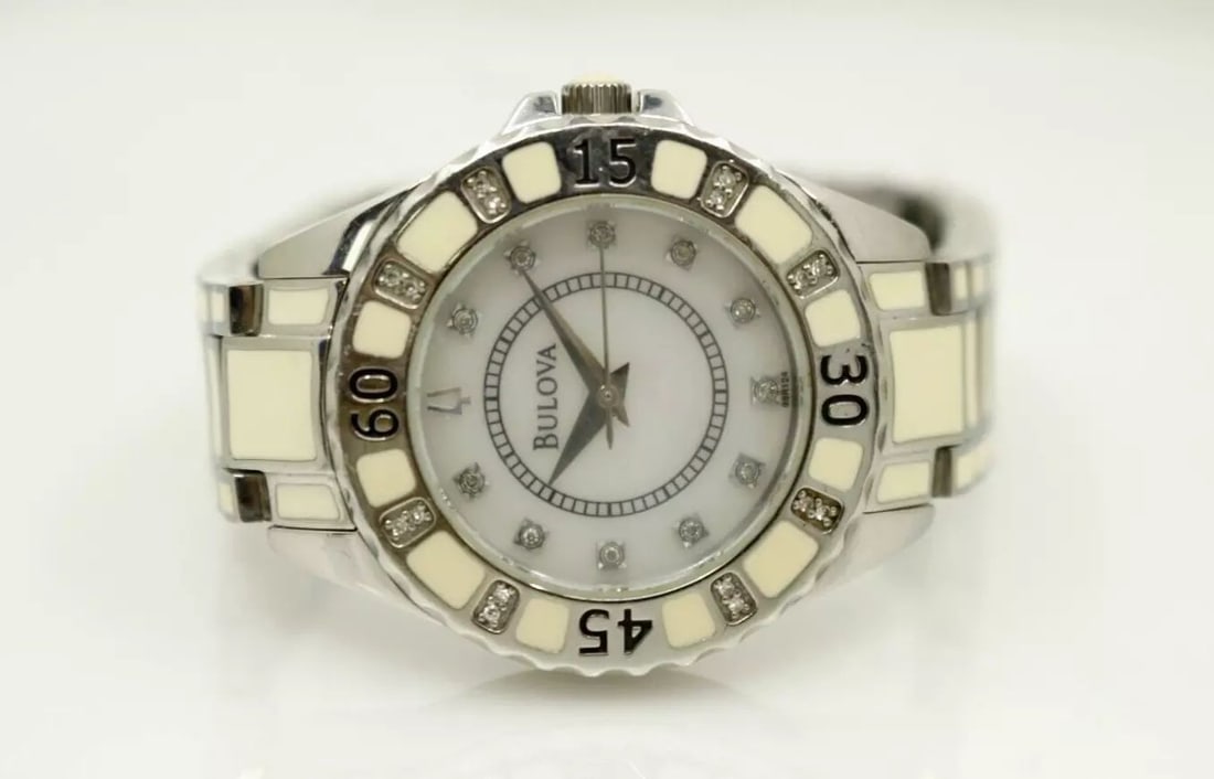 BULOVA CREAM ENAMEL BAND 31MM DIAMOND WHITE MOP DIAL WOMEN'S WATCH 98R124: BULOVA CREAM ENAMEL BAND 31MM DIAMOND WHITE MOP DIAL WOMEN'S WATCH 98R124 Bulova Cream Enamel Band 31mm Diamond White MOP Dial Women's Watch 98R124 The Bulova watch is in good condition. May show sign