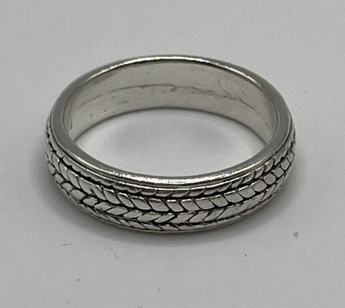 STERLING SILVER ETCHED BAND RING SIZE 7 (1 of 2)